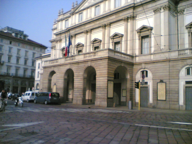 Teatro%20alla%20Scala%20alla%20sera